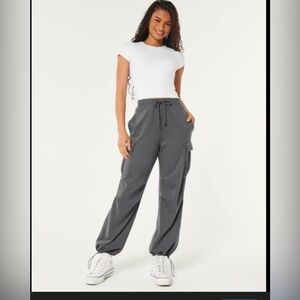 Hollister Feel Good Adjustable Rise
Fleece Parachute Cargo Pants